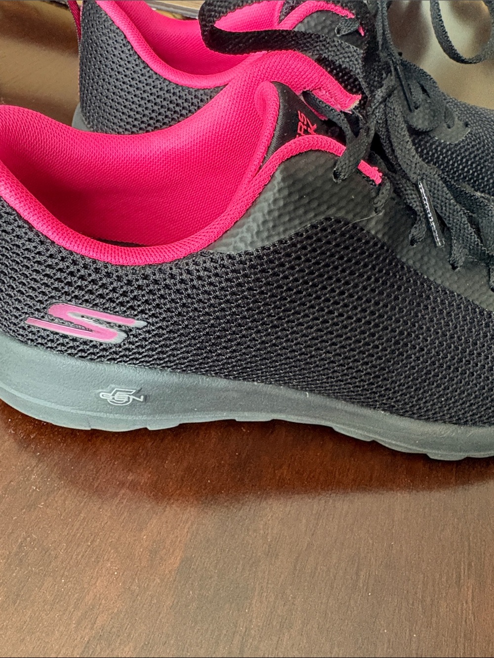 Skechers Black Athletic Sneakers with Hot Pink Lining - Picture 4 of 8